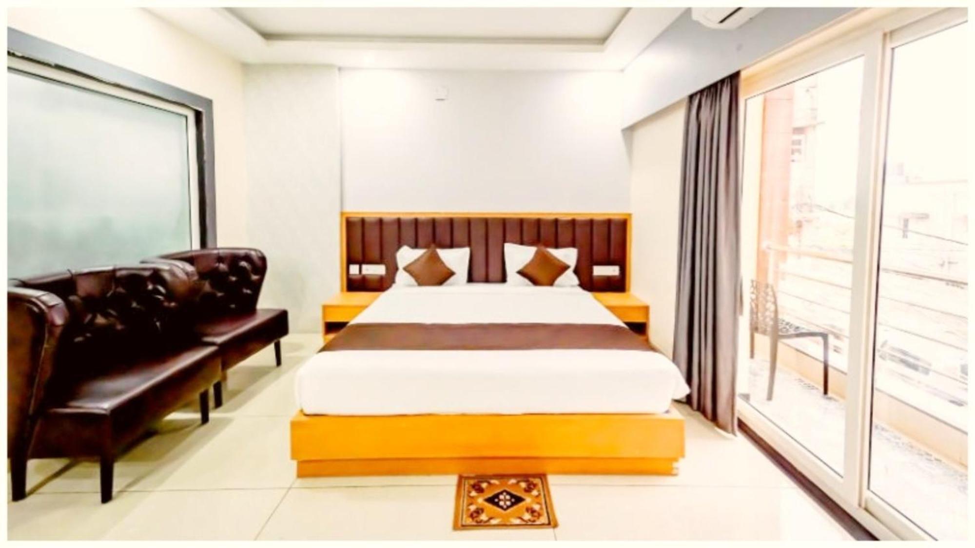 Sea View Hotel- New - S H R I - Gajanana - Near Jagannath Temple - Fully Air Conditioned Hotel - Best Luxuary Hotel 4* Puri