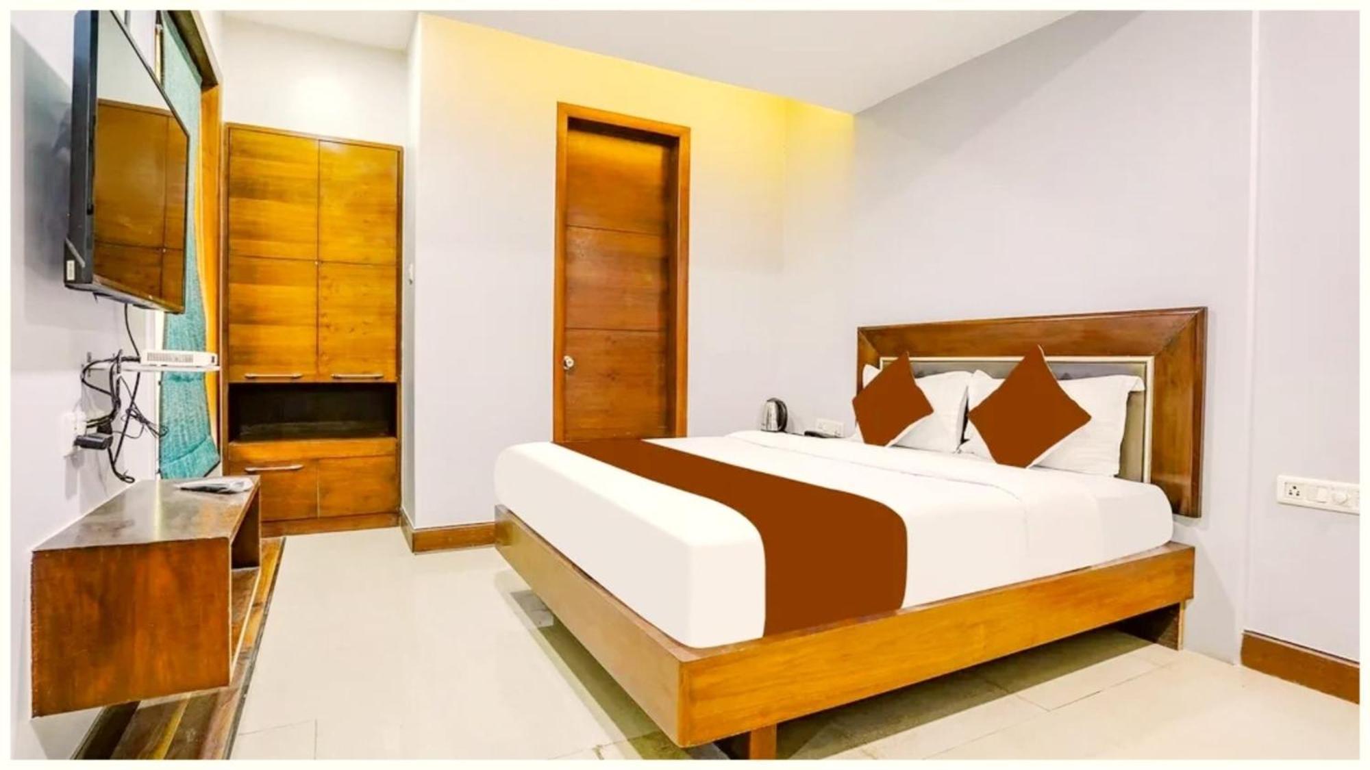 Hotel Sea View Hotel- New - S H R I - Gajanana - Near Jagannath Temple - Fully Air Conditioned Hotel - Best Luxuary Hotel